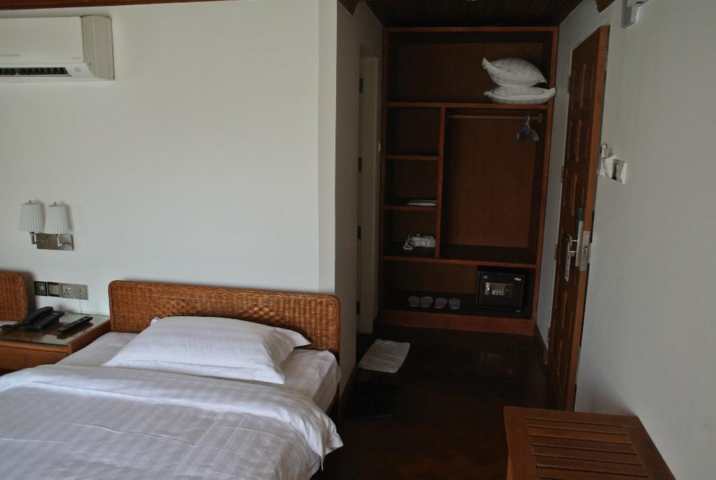 Hotel Wardan Yangon Dış mekan fotoğraf